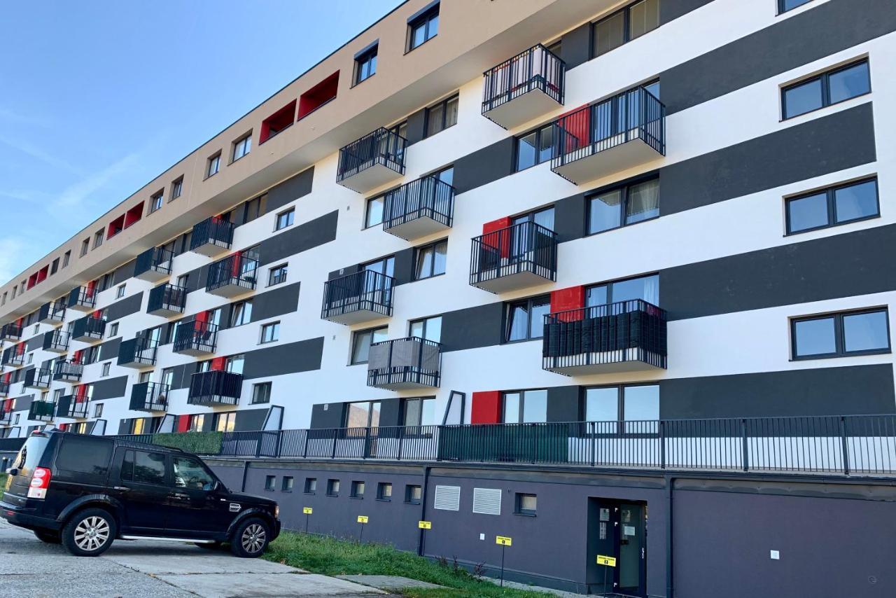 Bl - The Executive Suite, Boru - 24Hr Self Check-In, Free Private Parking, Balcony With Mountain View, 5 Minute Walk To City Center Μπάνσκα Μπίστριτσα Εξωτερικό φωτογραφία